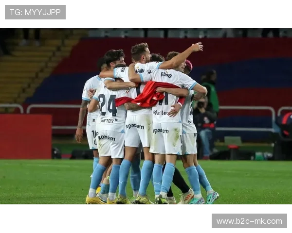 赫罗纳主场球迷高唱队歌，绝杀巴萨后球场陷入狂欢